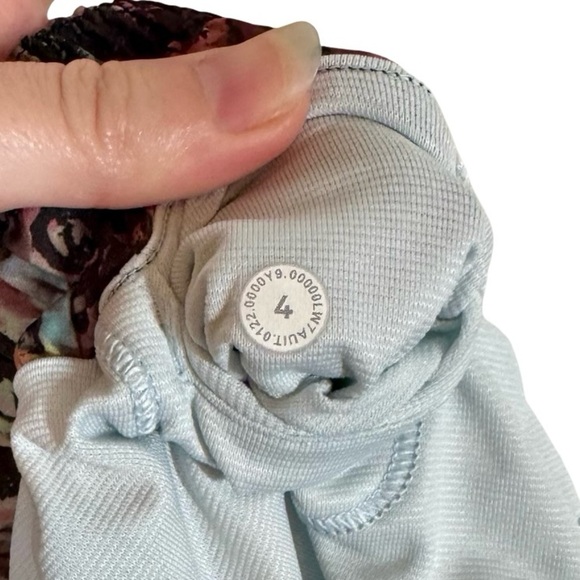 Lululemon Hotty Hot Low-Rise Lined Short 4" Stencil Blossom Red Multi/Sheer Blue - Picture 12 of 12